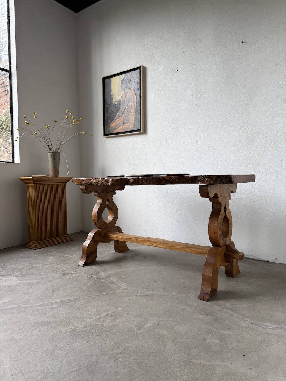Table artisanale en orme massif, art populaire