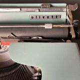 Machine à écrire vintage et design Lettra 22 Olivetti