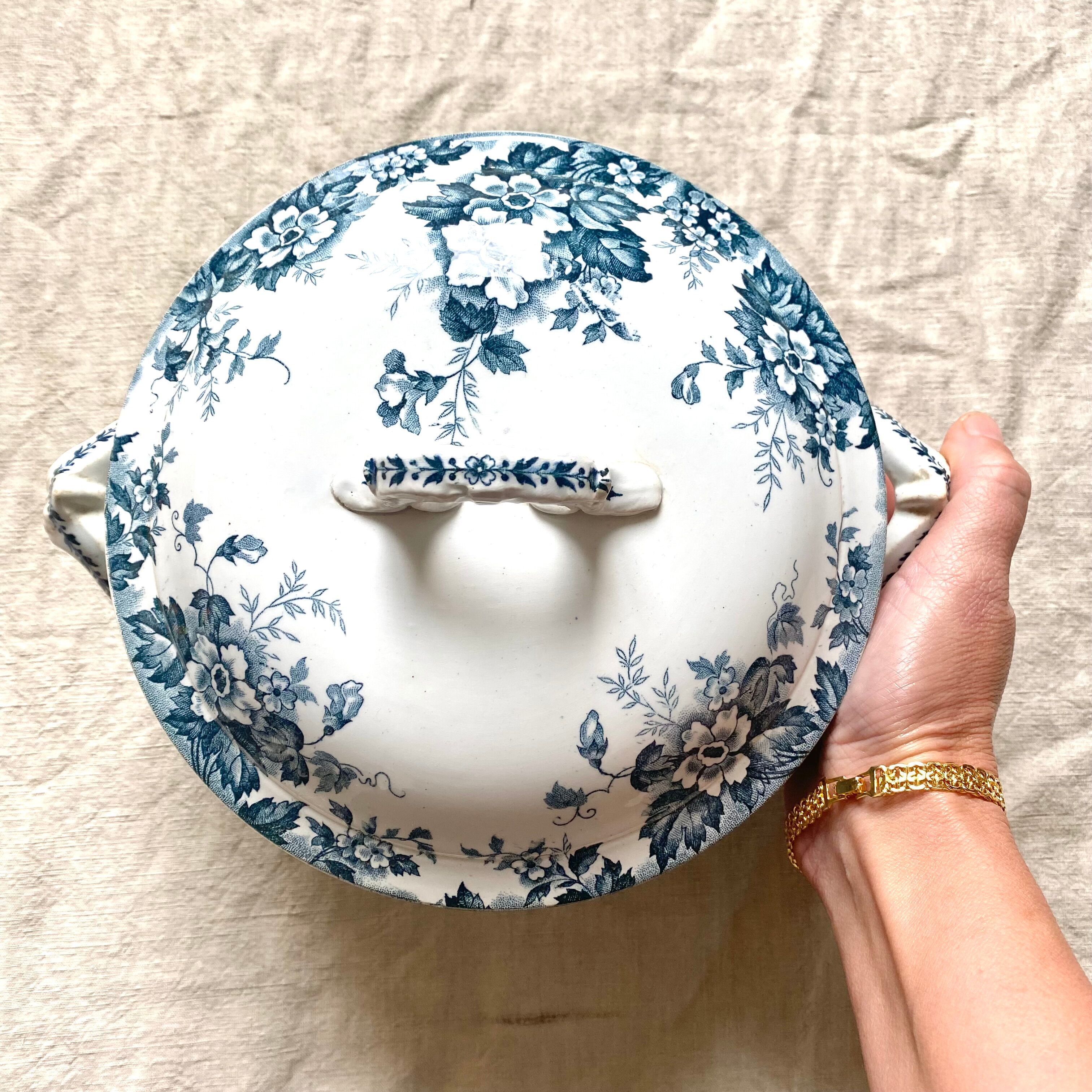 Old soup tureen Saint Amand 1920