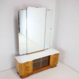 Buffet surmonté d'un miroir triptyque par Jindřich Halabala, Tchécoslovaquie, 1950