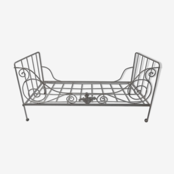 Forged iron bed