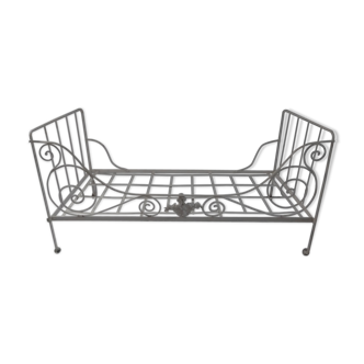 Forged iron bed