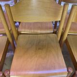 Suite de 6 chaises en bois vintage empilables
