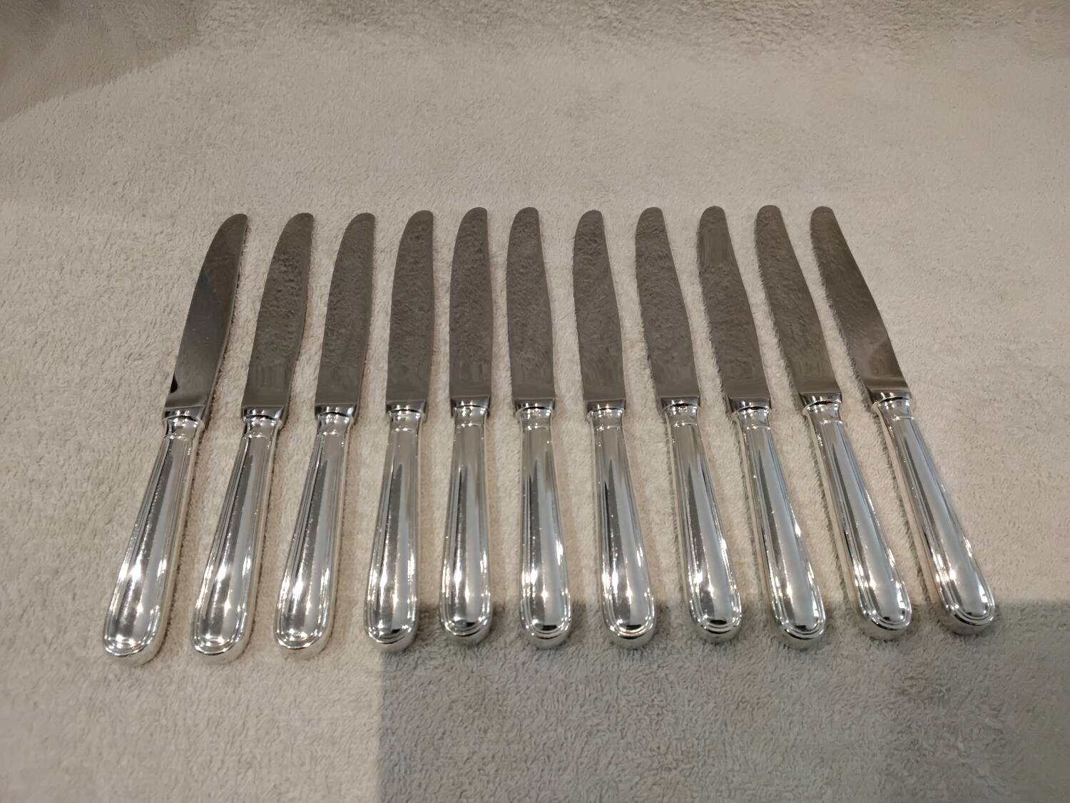 11 silver-plated dessert knives by Christofle silversmiths, Albi pattern