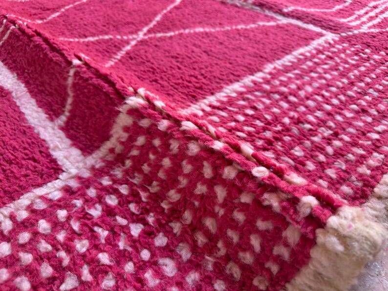 Tapis Beni Ouarain en laine rose