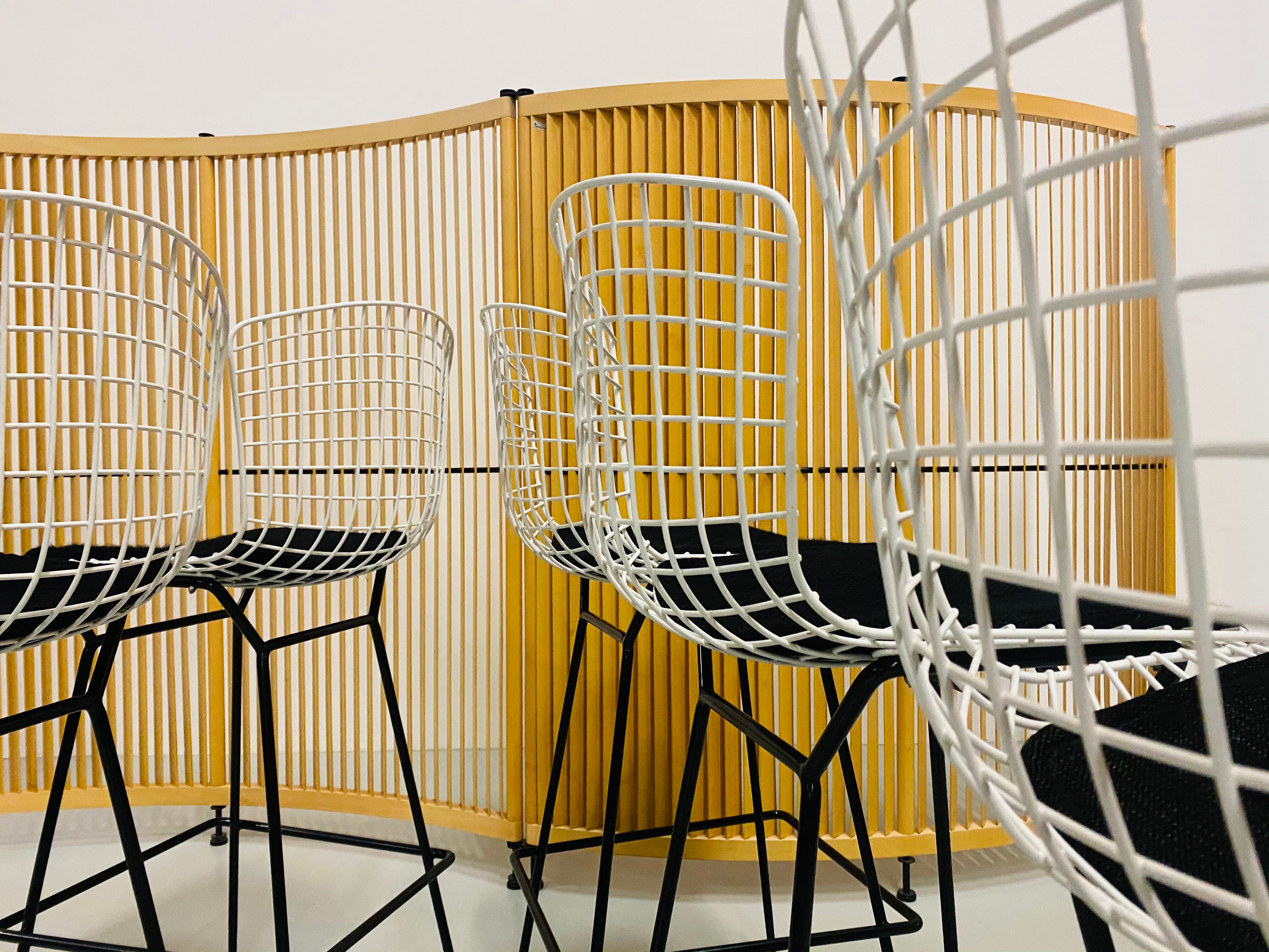 Wire barstools by Harry Bertoia for Knoll, 1960