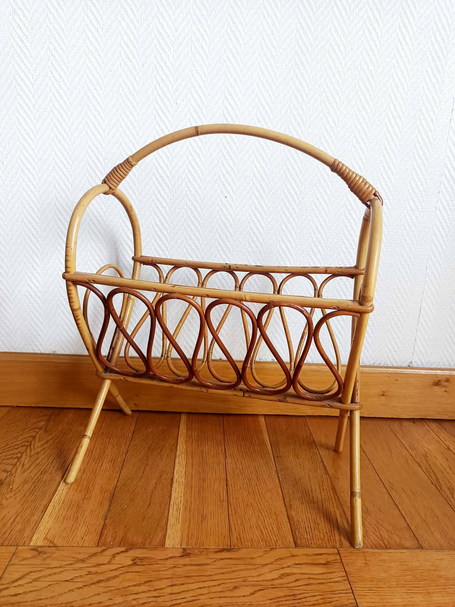 Porte-revues en rotin vintage 1960