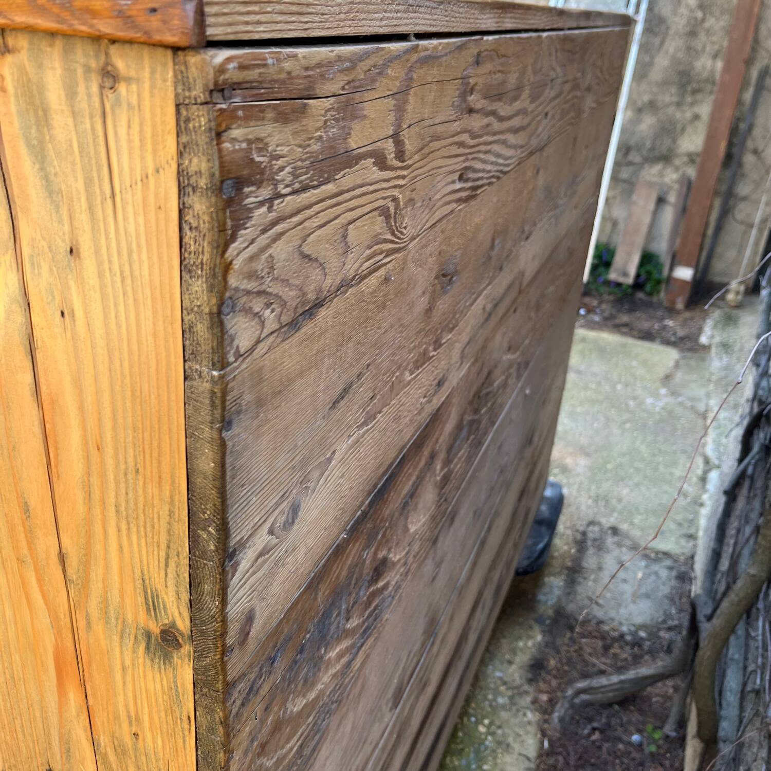 Drawer cabinet, grain store