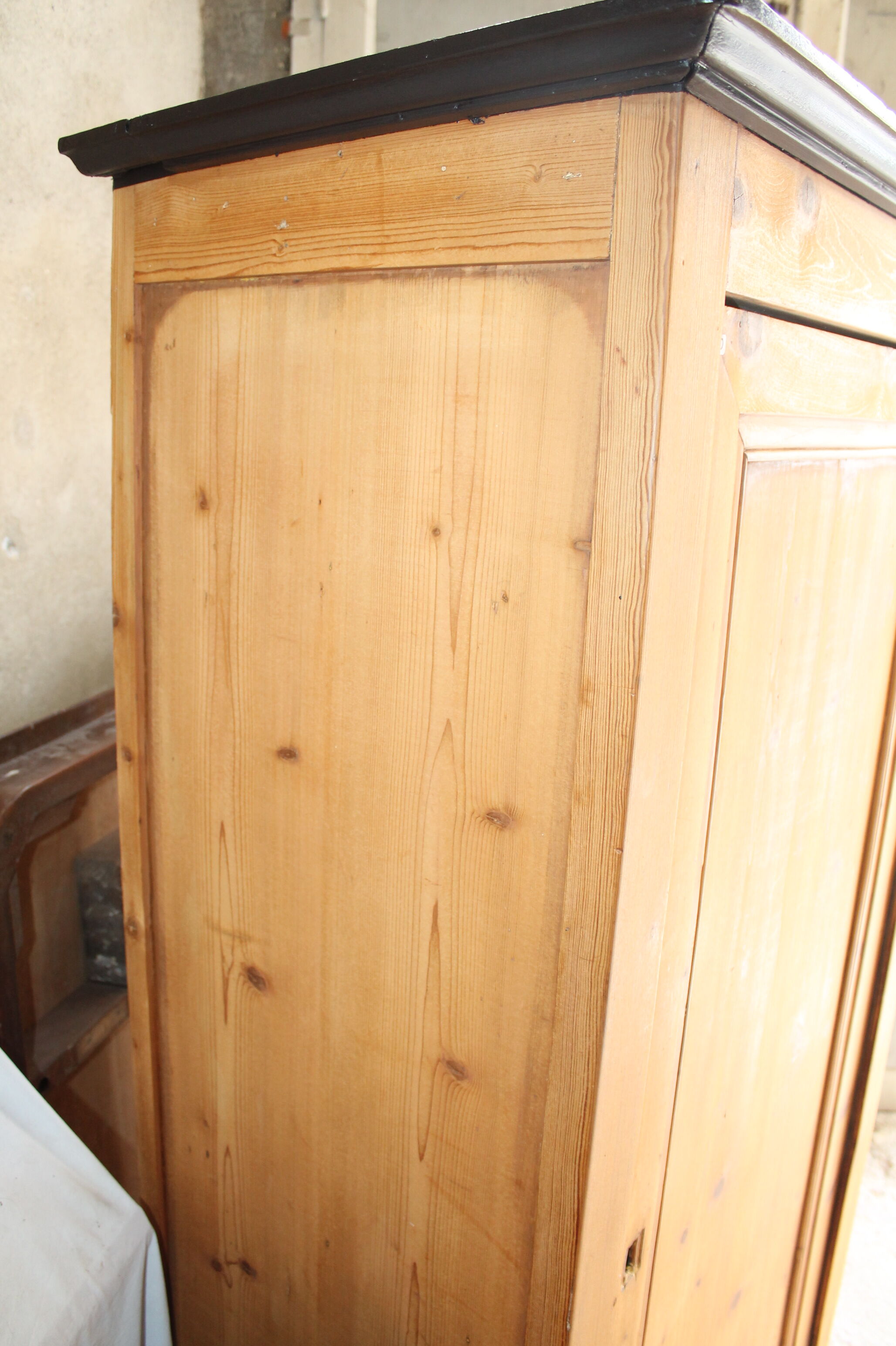 Parisian Cabinet rustic