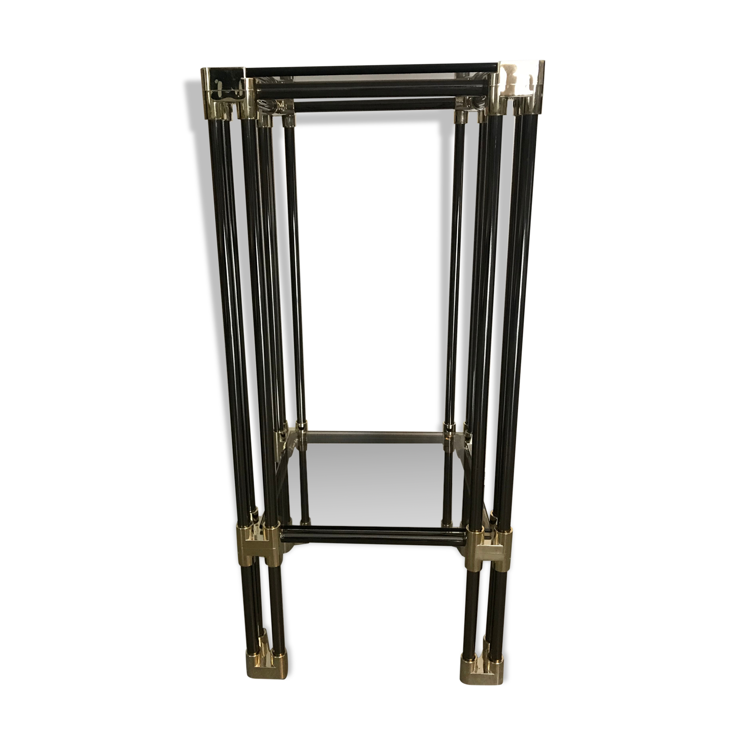 Metal square sellette and 2-storey smoked glass