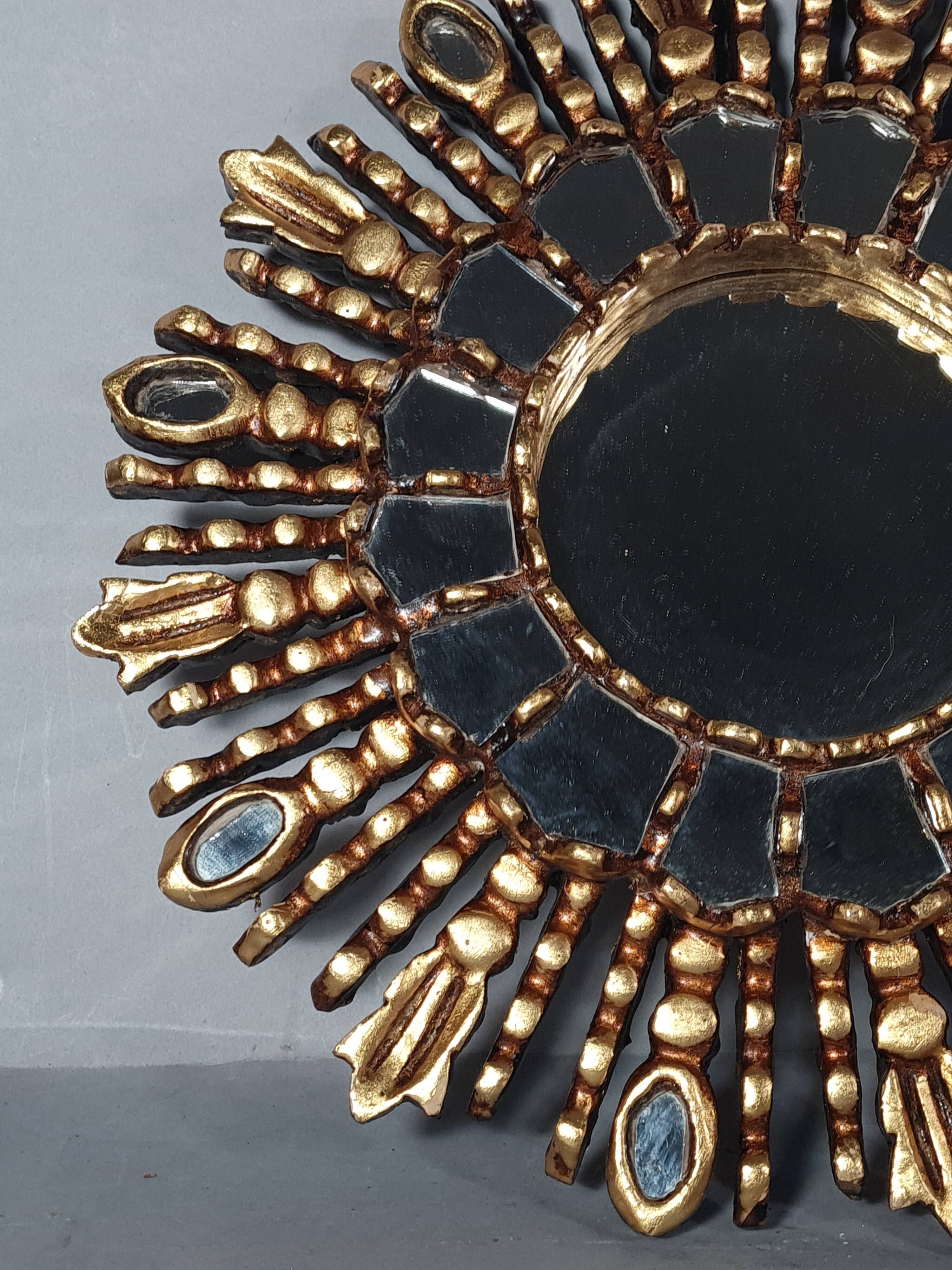 Vintage 35 cm gilded carved wood sun mirror with wooden slats D326