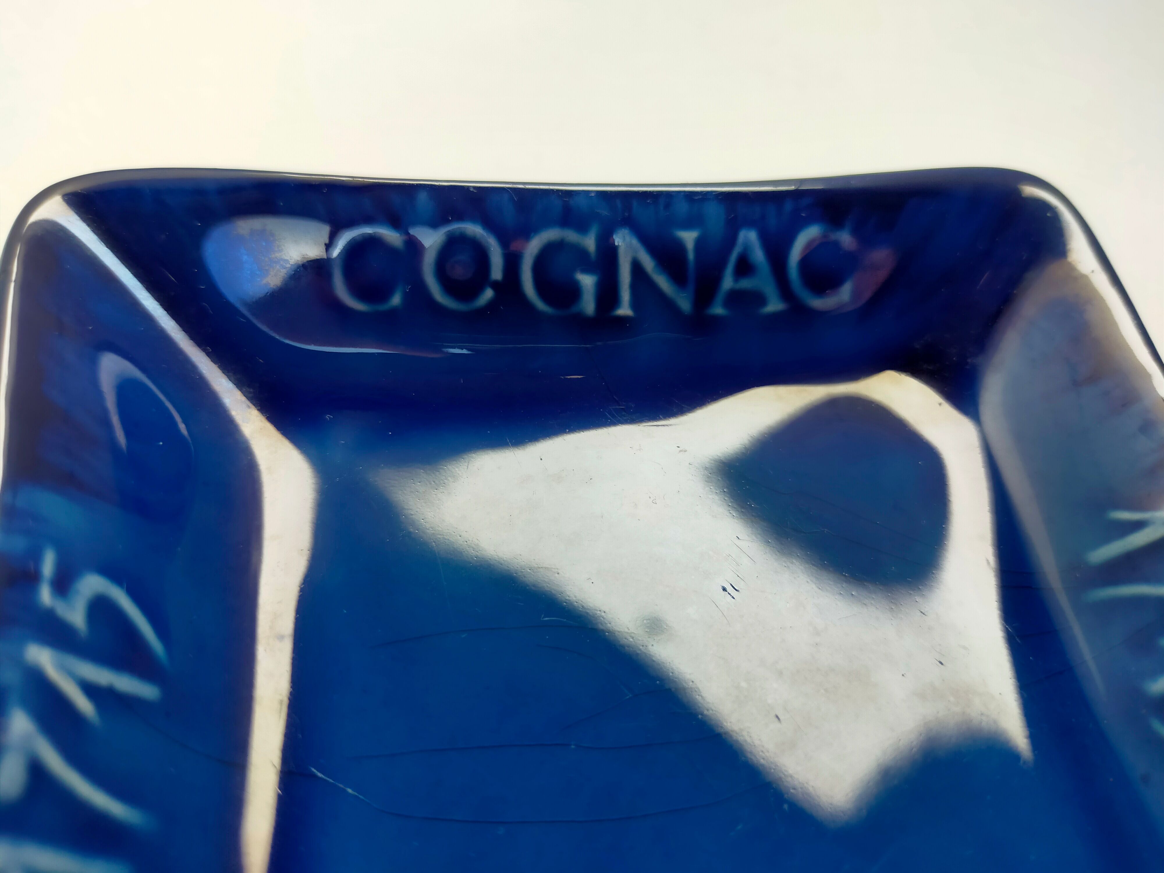 blue ashtray Saint Clément publiciataire Cognac Martel 1715