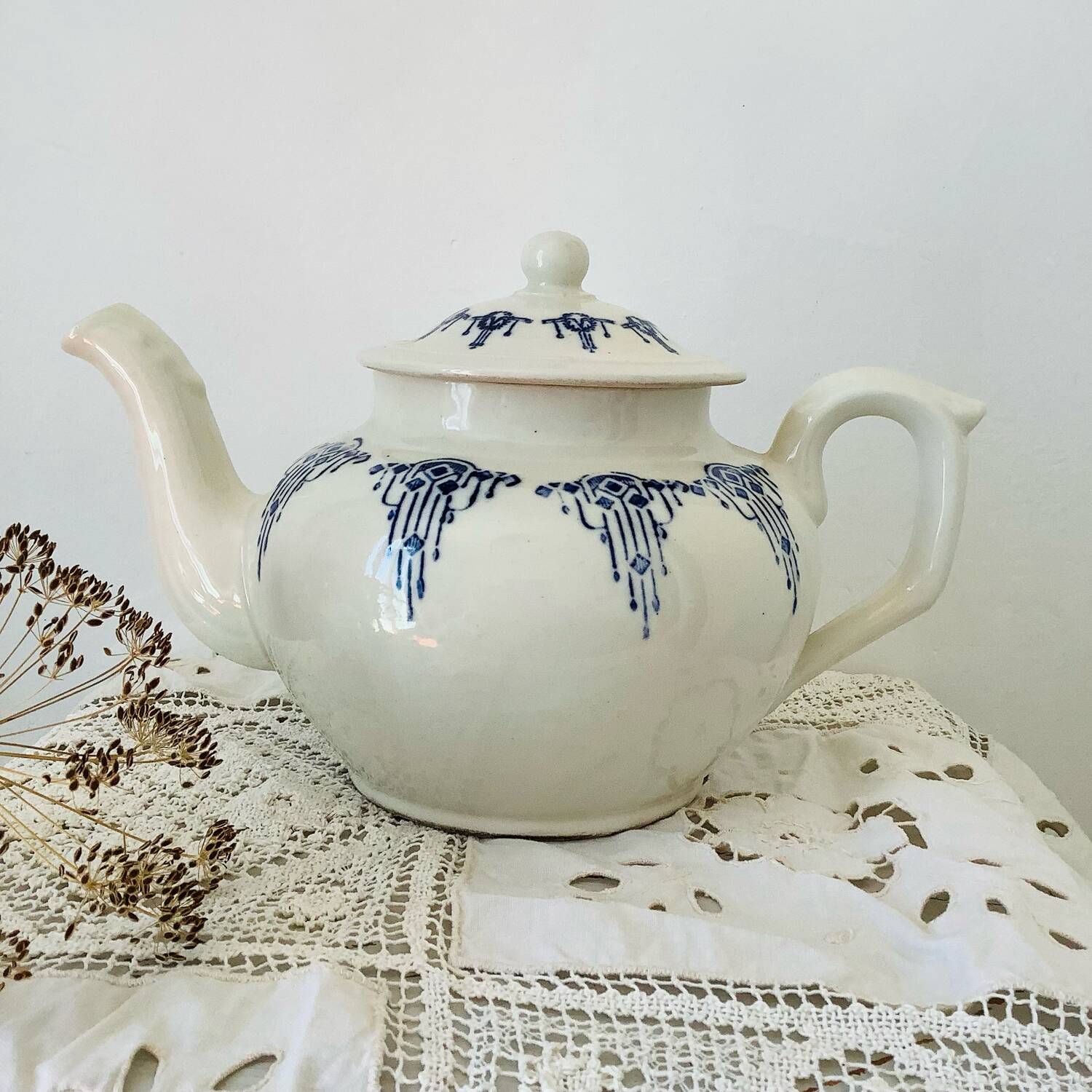 Old Saint Uze teapot