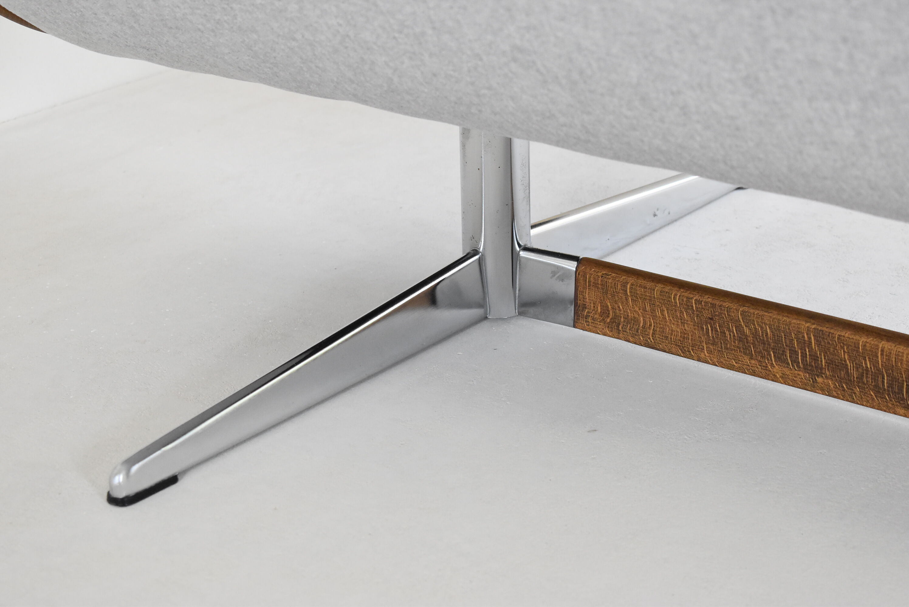 Canapé scandinave original, années 1960, vintage, entièrement restauré, tissu gris clair