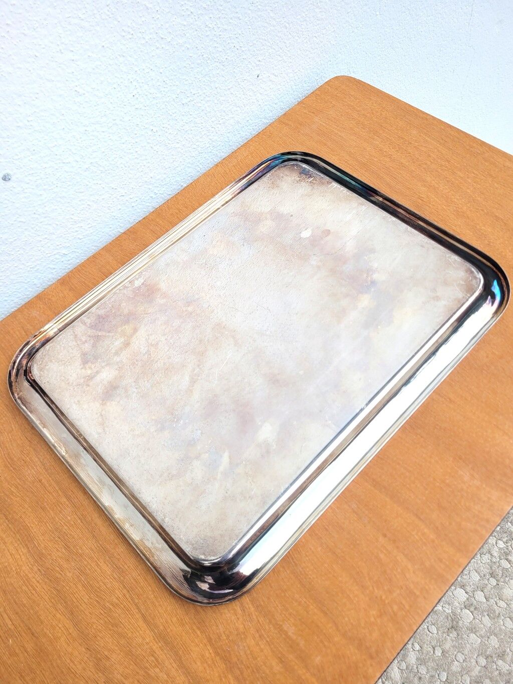 Petit plateau rectangulaire en métal argenté
