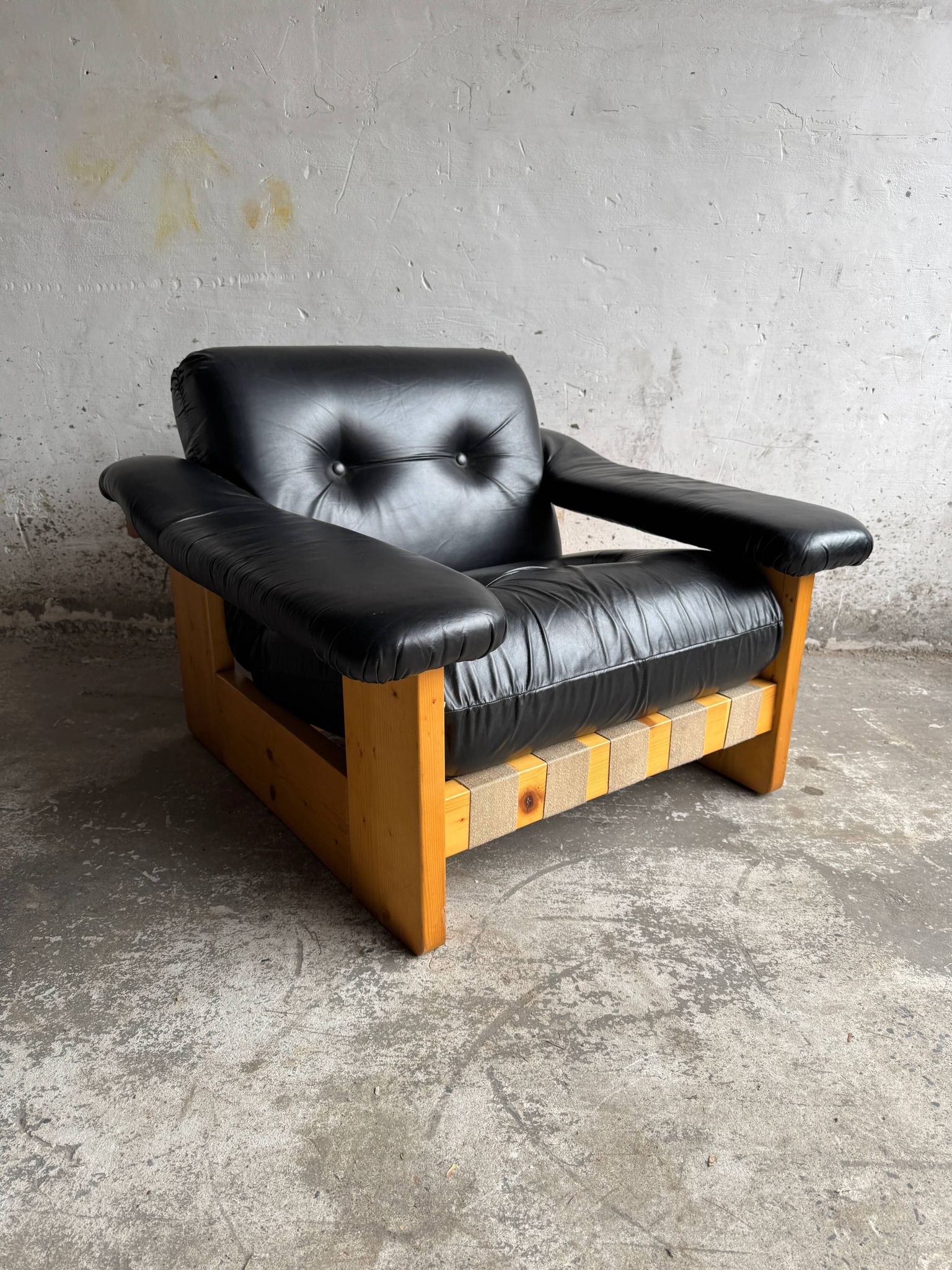 Vintage 1970s Italian Armchair by Poltrona Munari — Black Leather with Pine Wood Frame