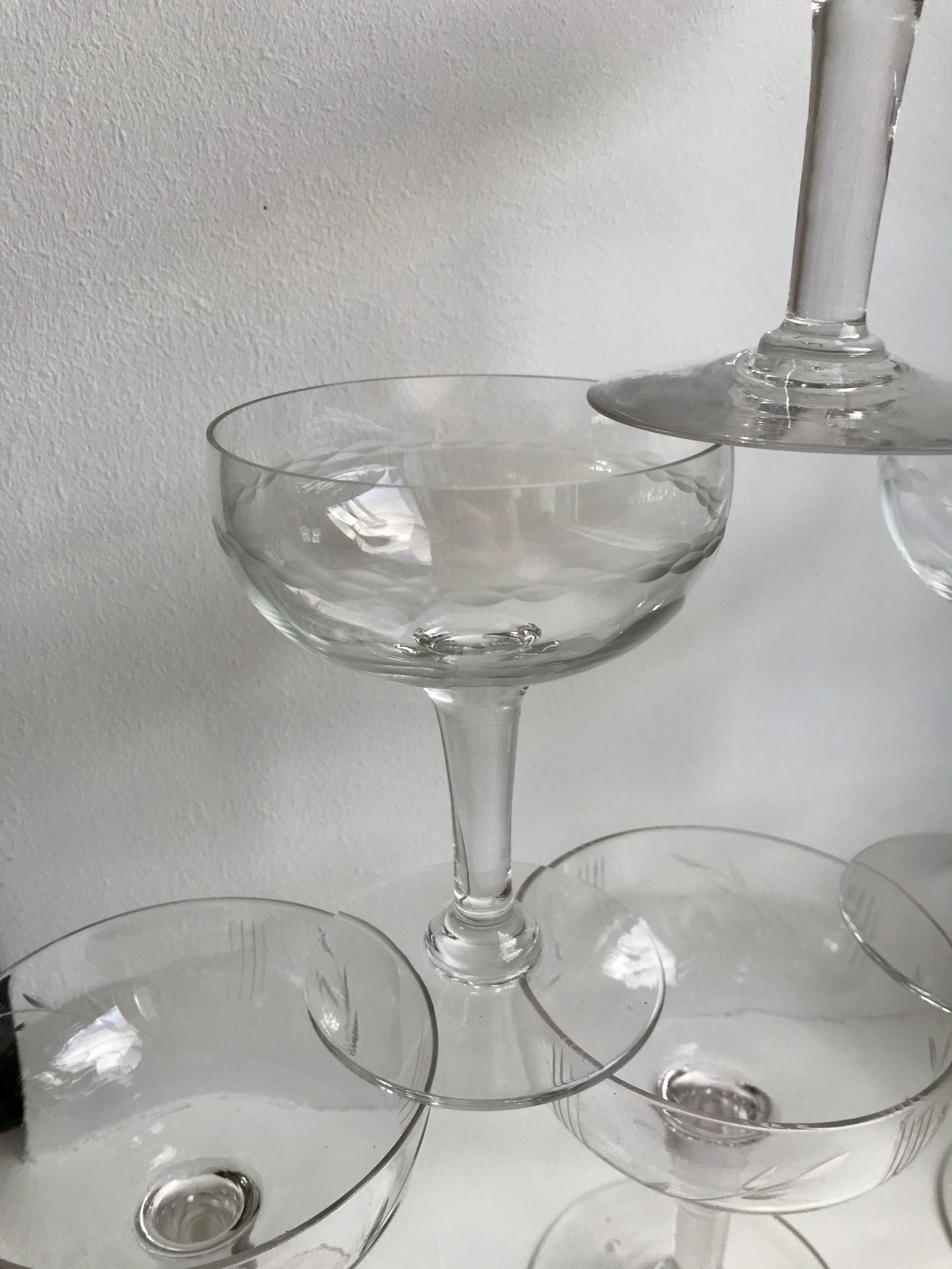 Set of 6 depicted Art Deco engraved crystal champagne glasses mismatched 50s