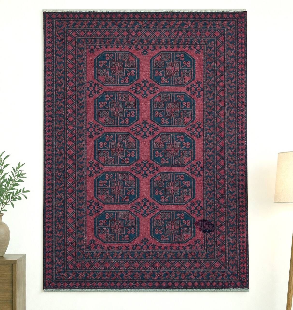 Bukhara carpet of Afghan origin, entirely hand-knotted. Dimensions: 254x154.
