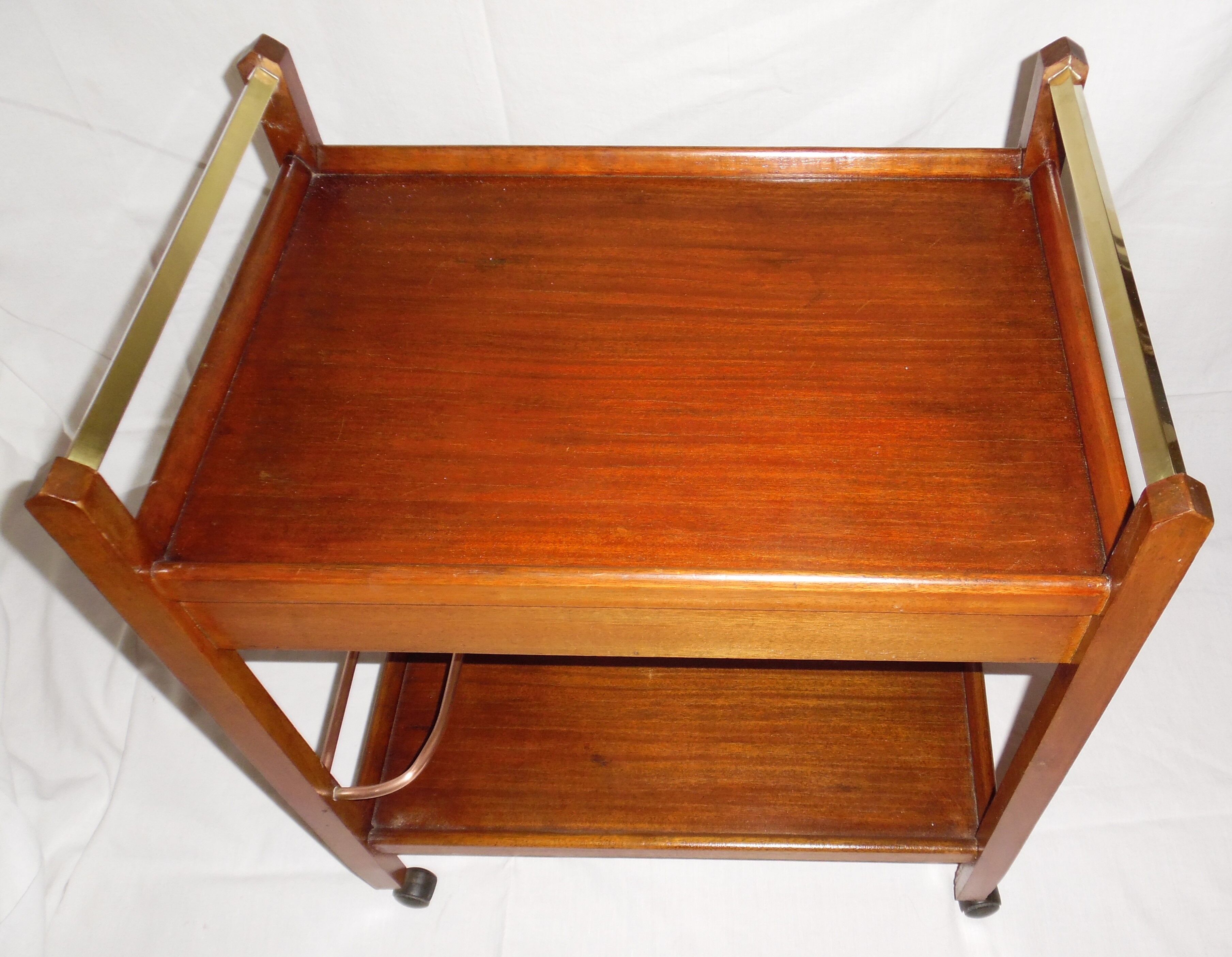 serving table