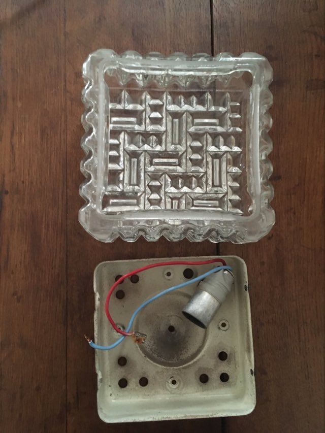 Moulded glass ceiling