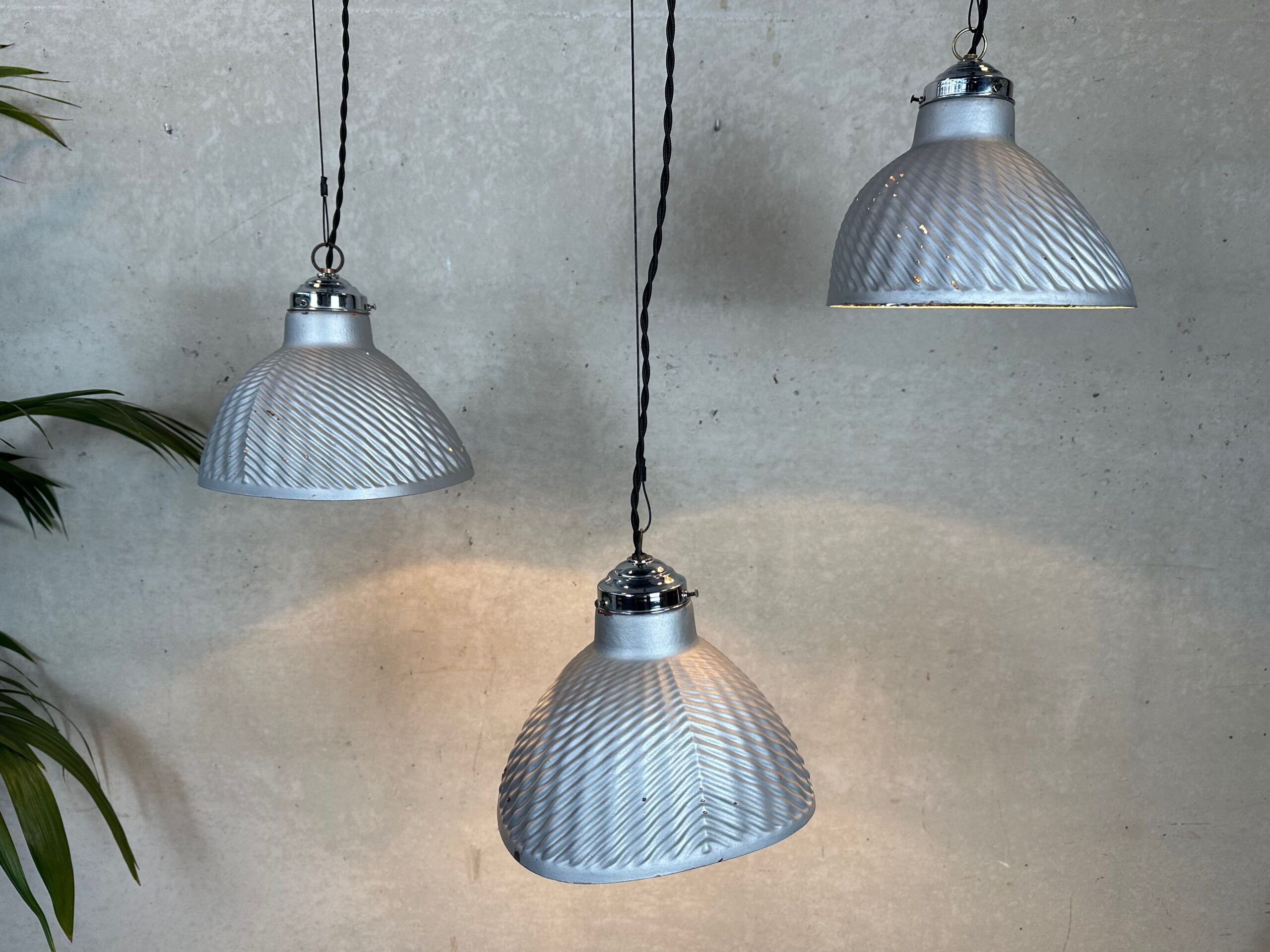 3 suspensions antiques – Helioray