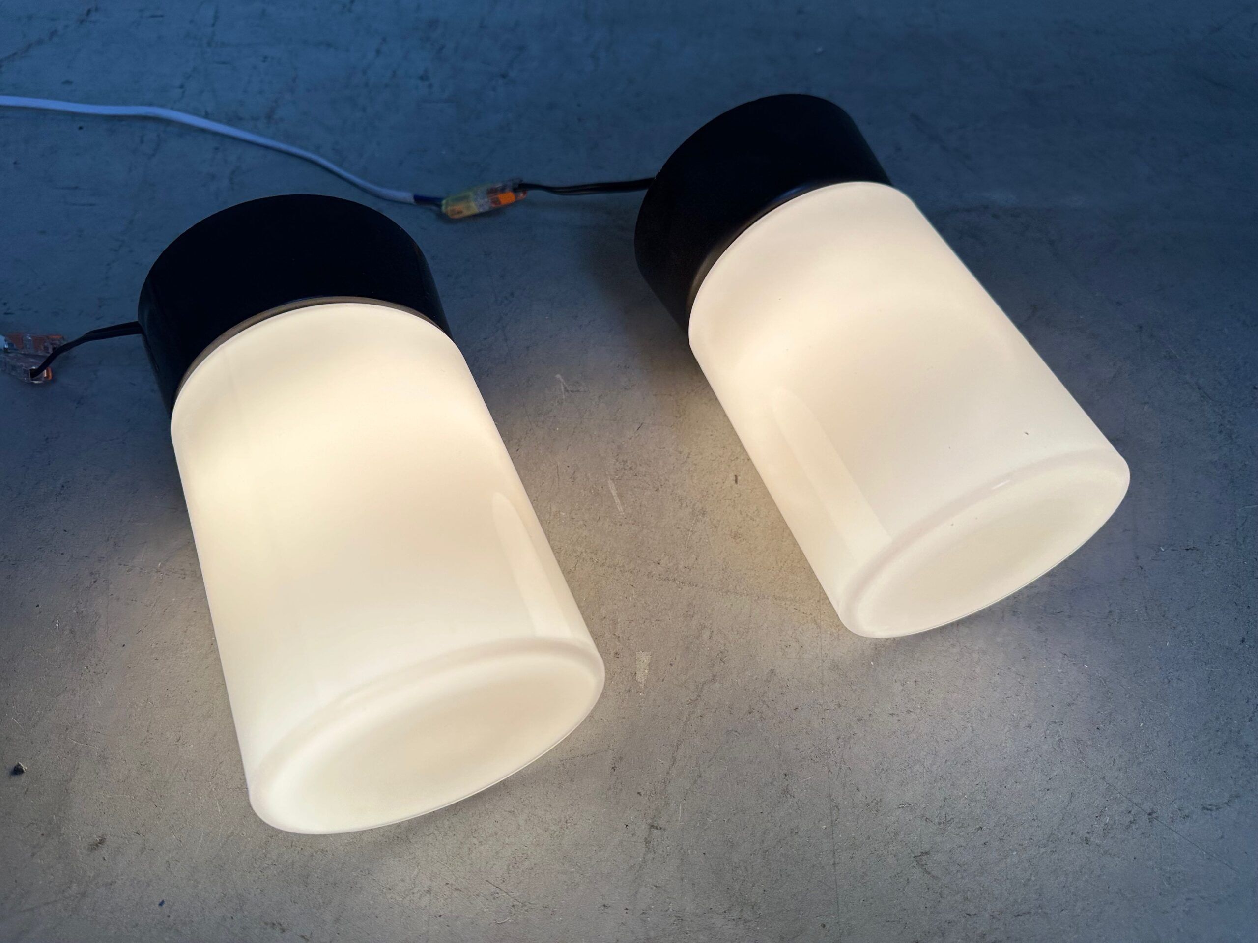 2x lampe de plafond vintage – bakélite et opaline