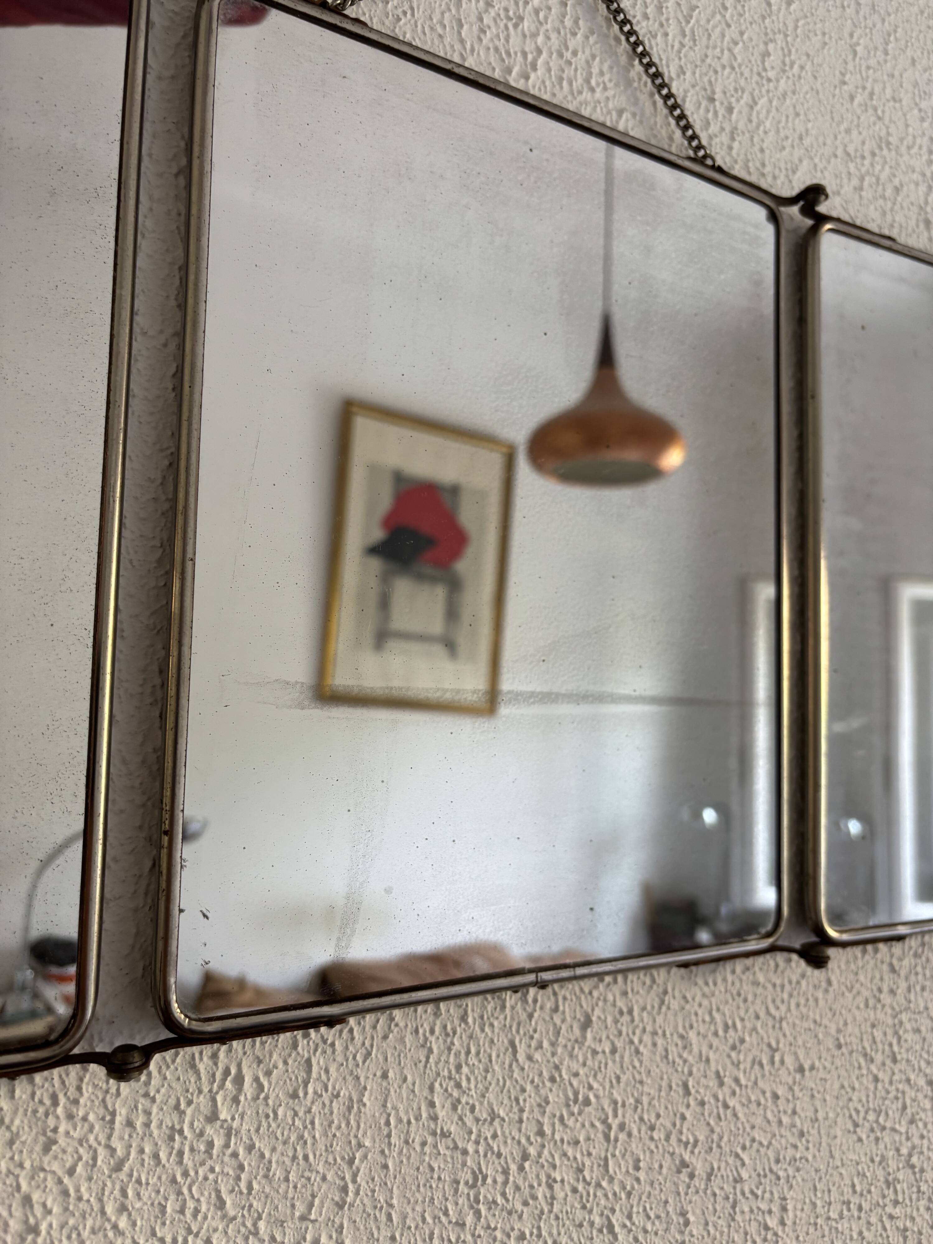 Miroir triptyque de barbier en simili cuir bleu, 1950