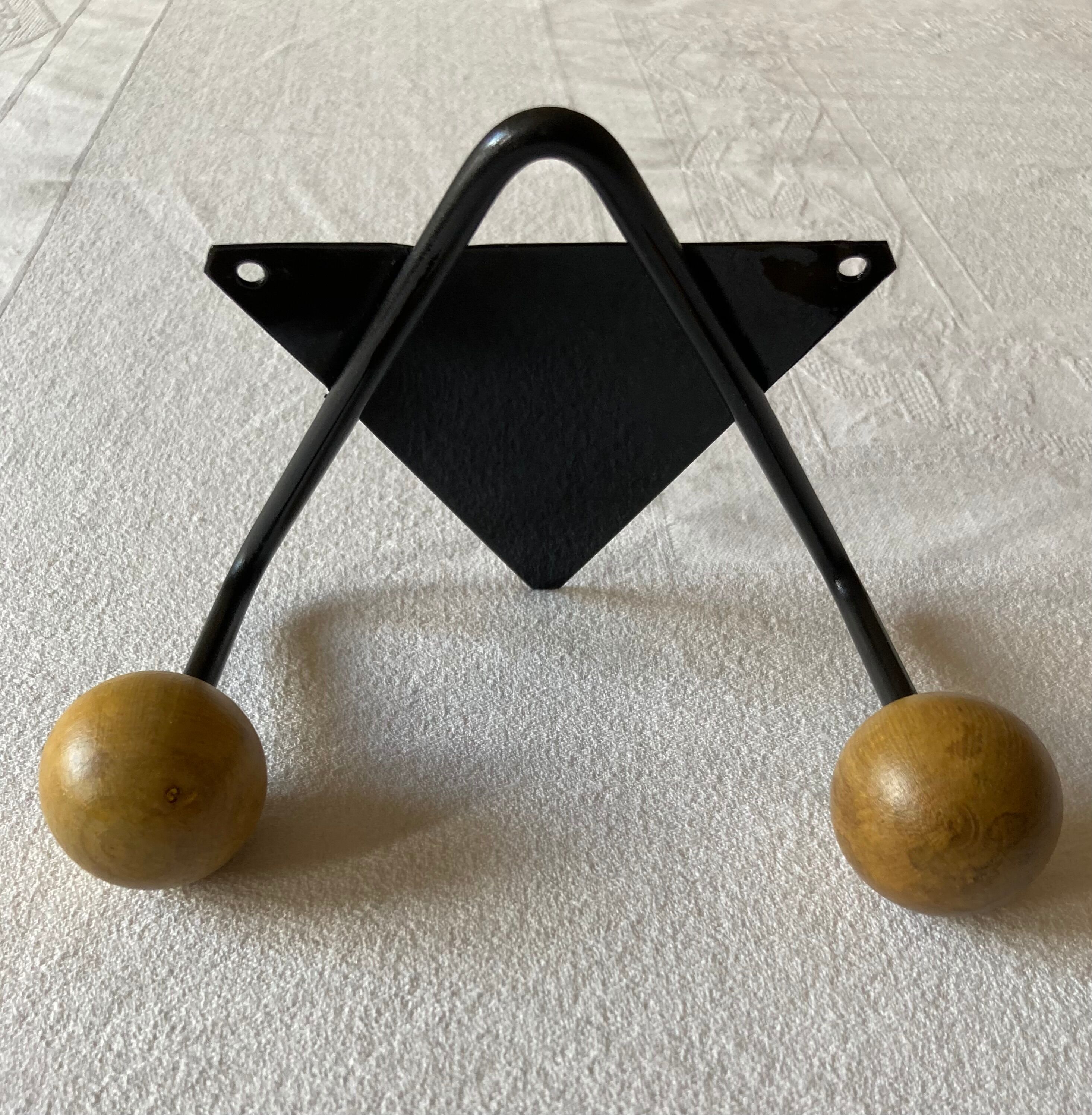 Vintage triangle hook 2 supports