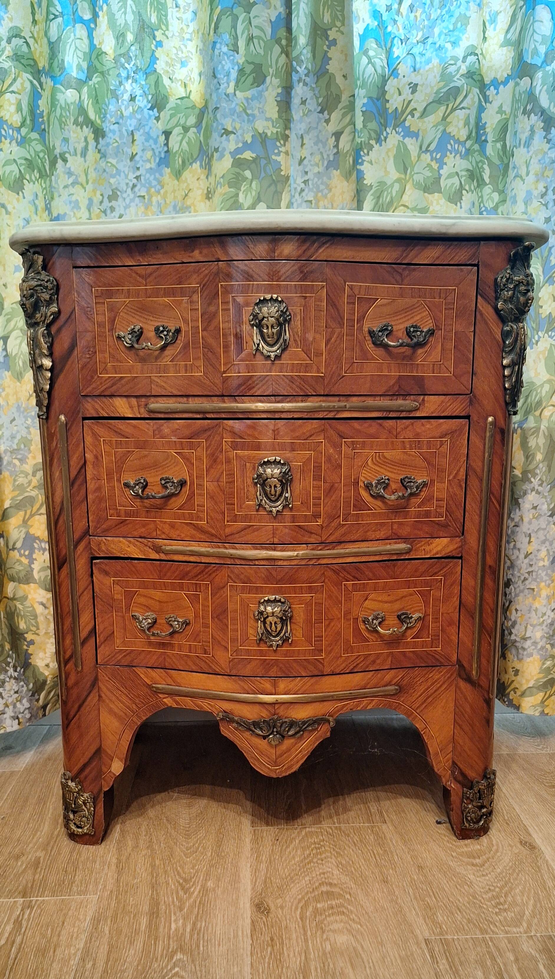 Commode louis XVI