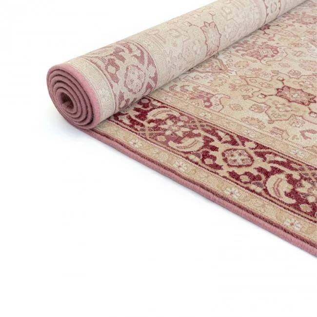Beige and red oriental rug in wool.