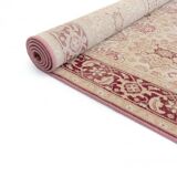 Beige and red oriental rug in wool.