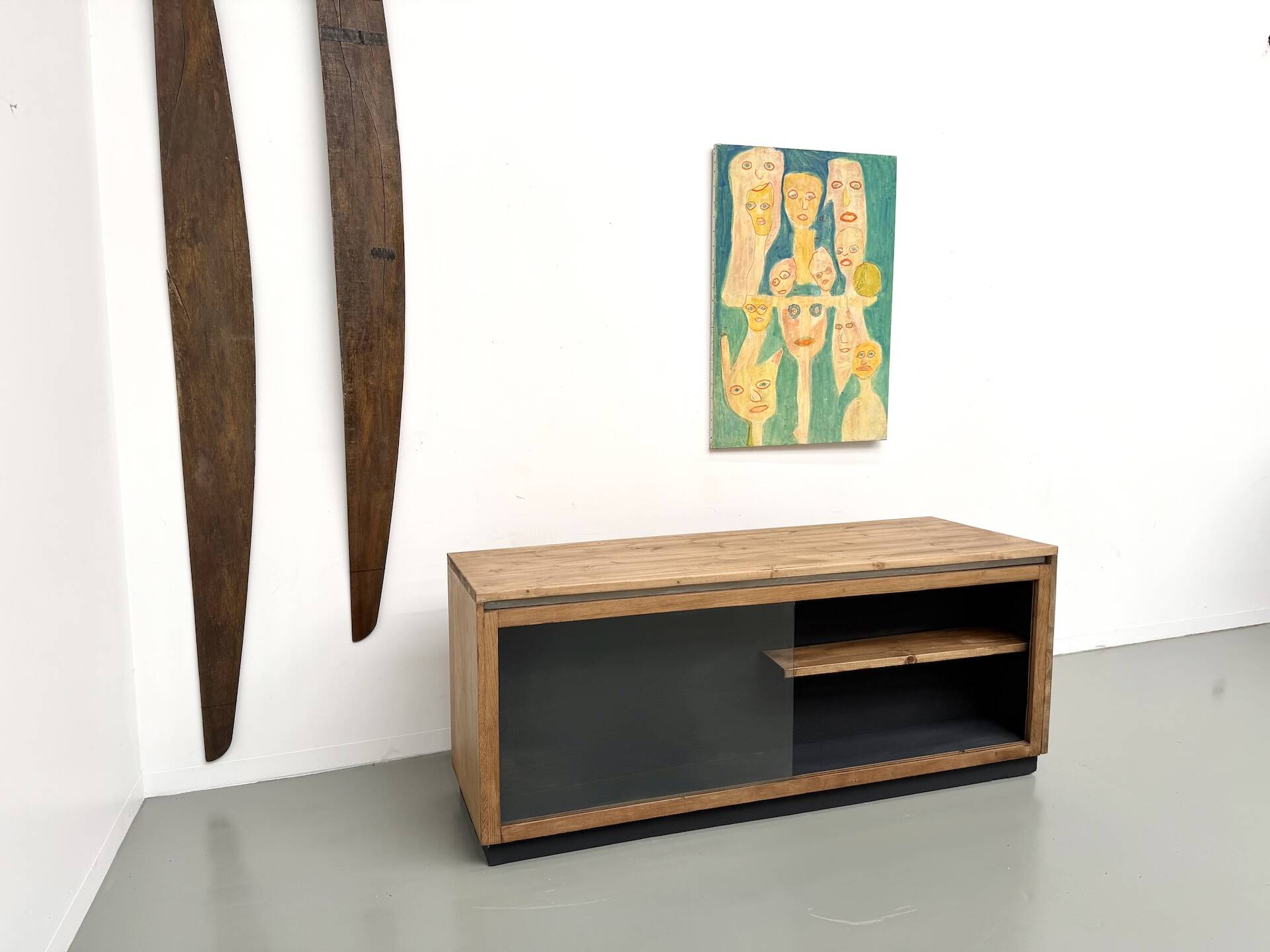 Double-sided display counter with 20 drawers