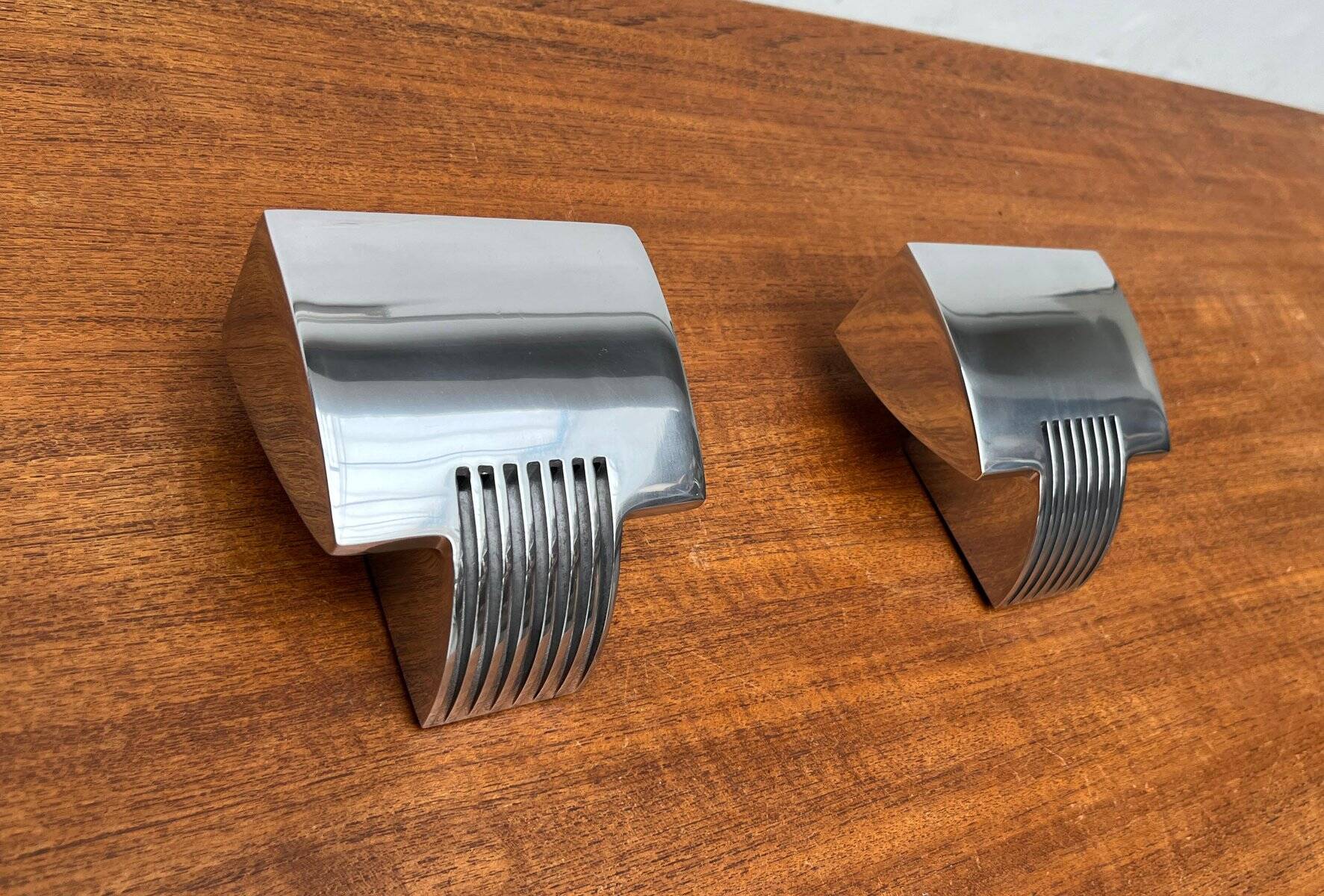 Vintage Postmodern Spanish wall sconces model Arqui Pe in aluminium by O. & S. Devesa for Metalarte, 1990s, set of 2