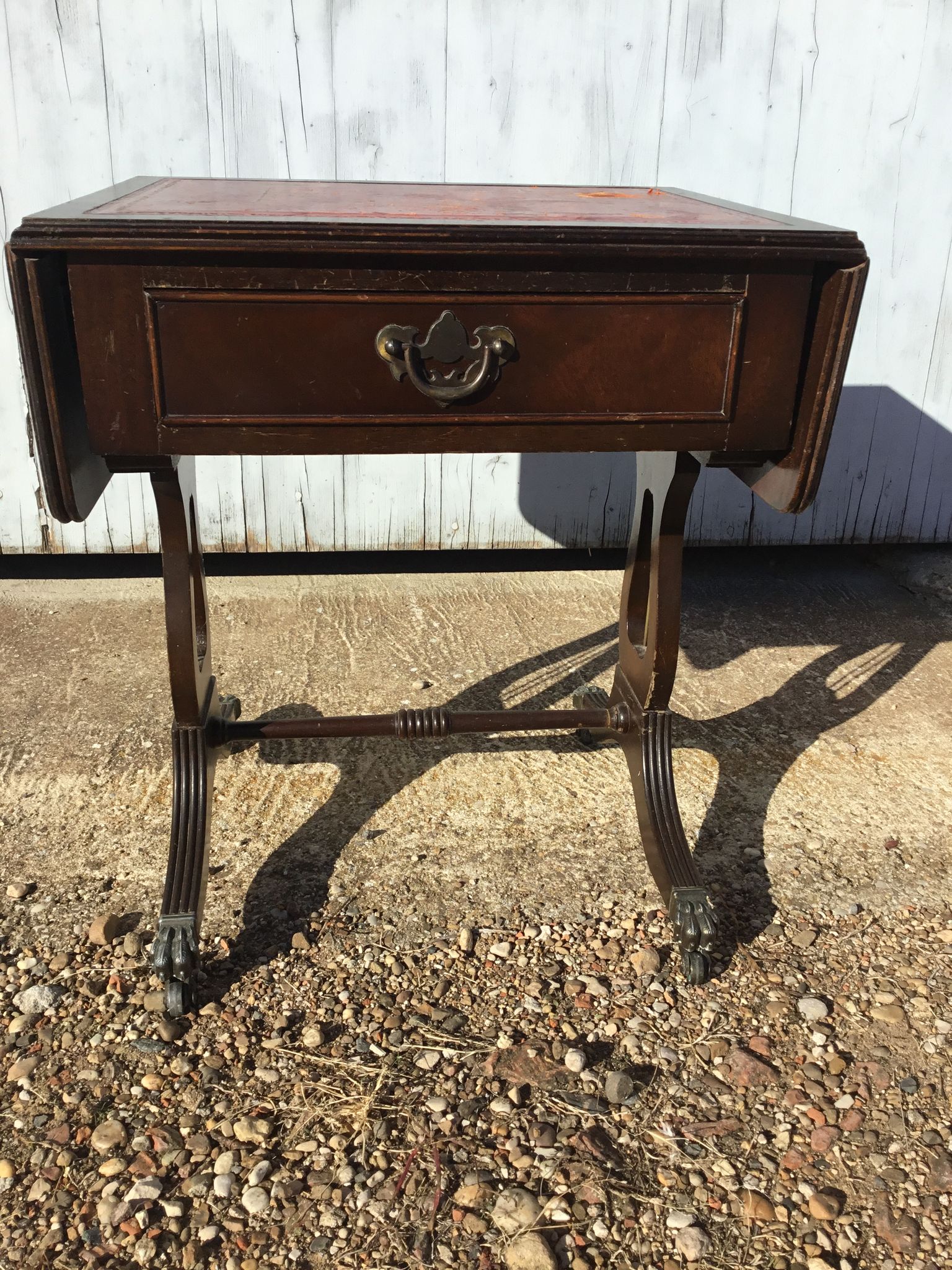 Table basse dessus cuir