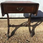 Table basse dessus cuir