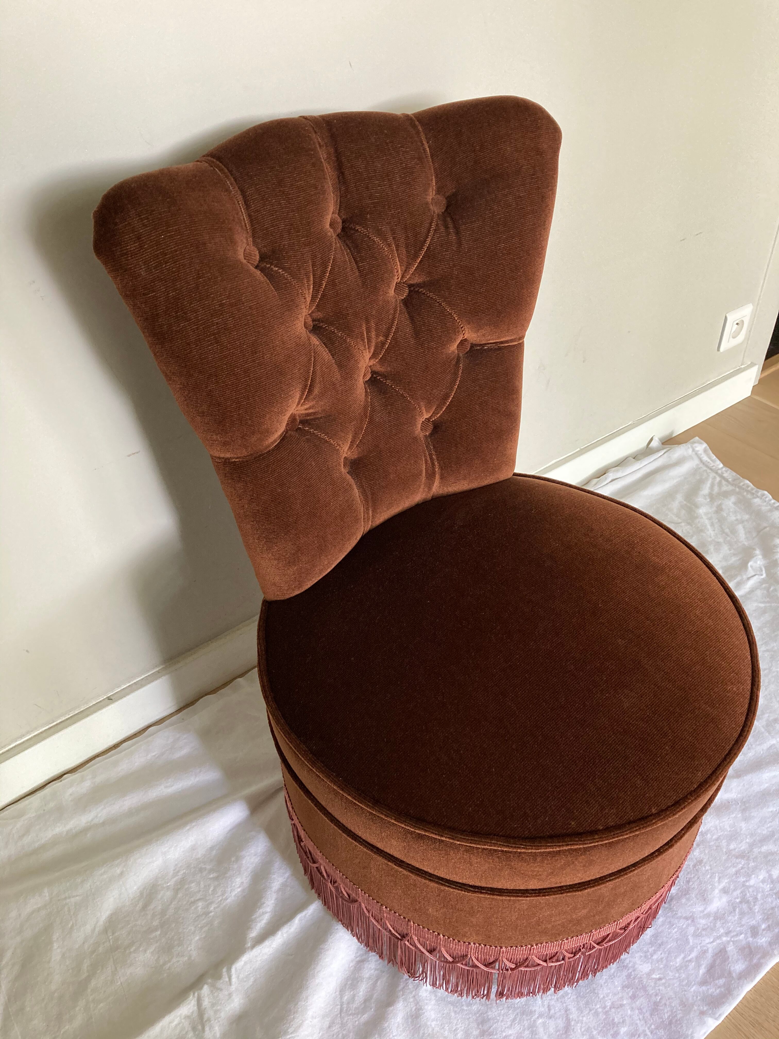 Velvet toad armchair