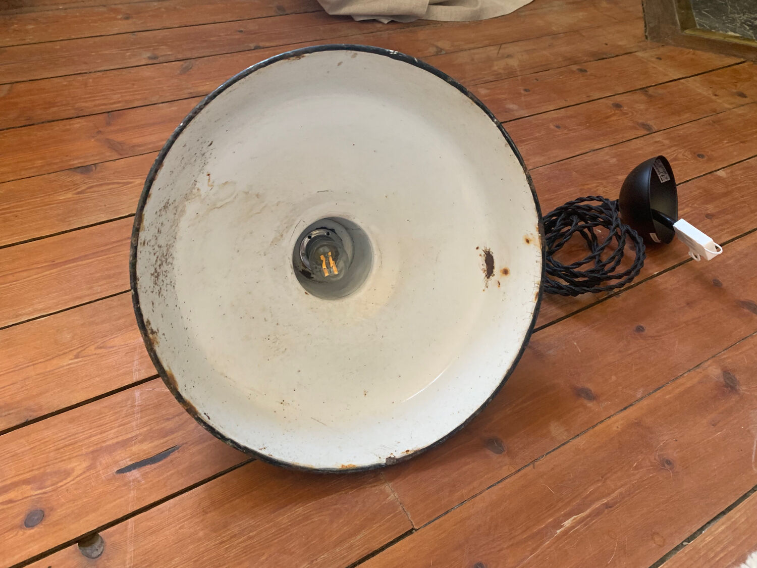 Green metal workshop pendant lamp