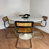Table ronde blanche pied tulipe attribuée à Arkana
