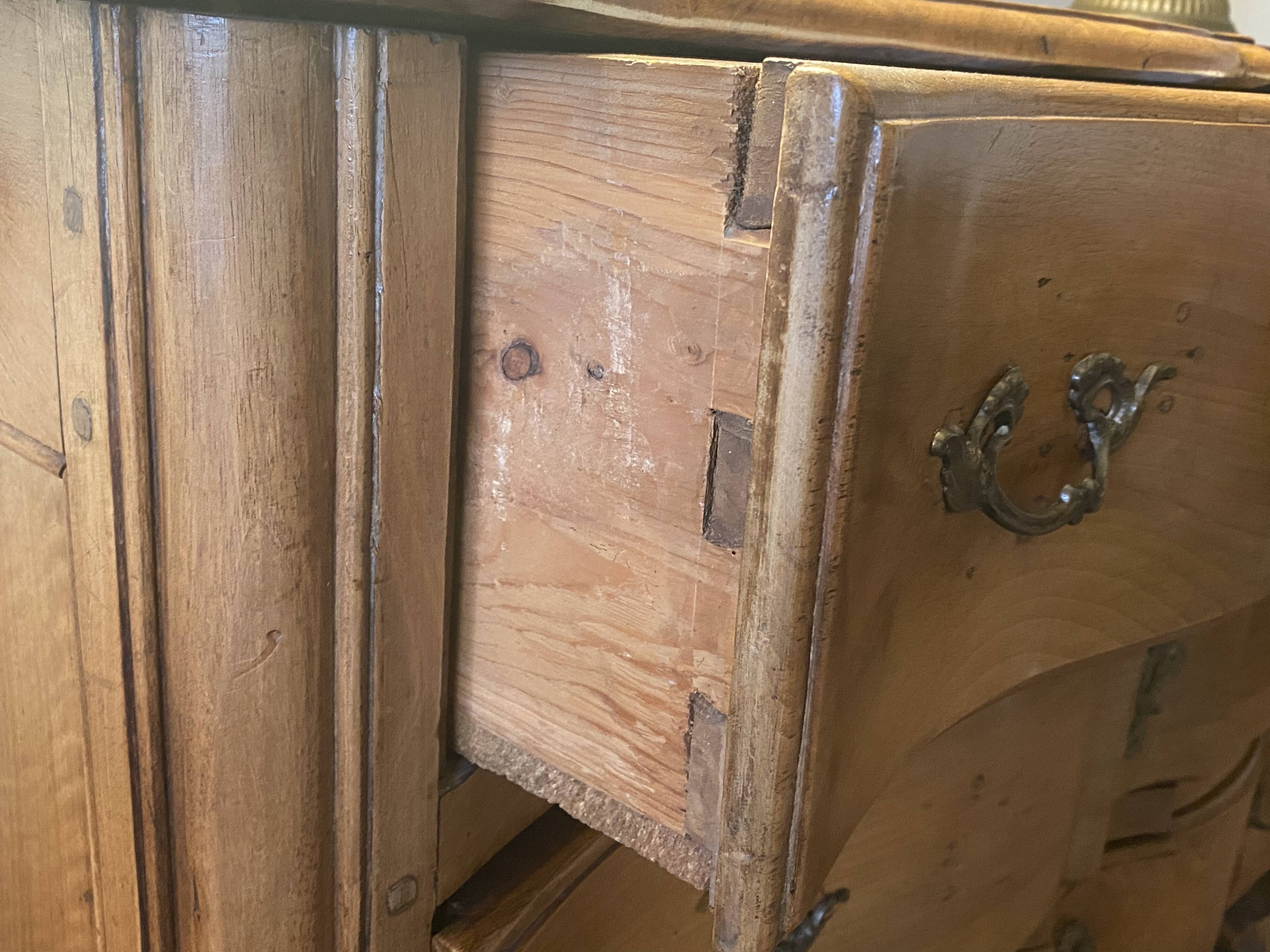 Eighteenth-century crossbow commode