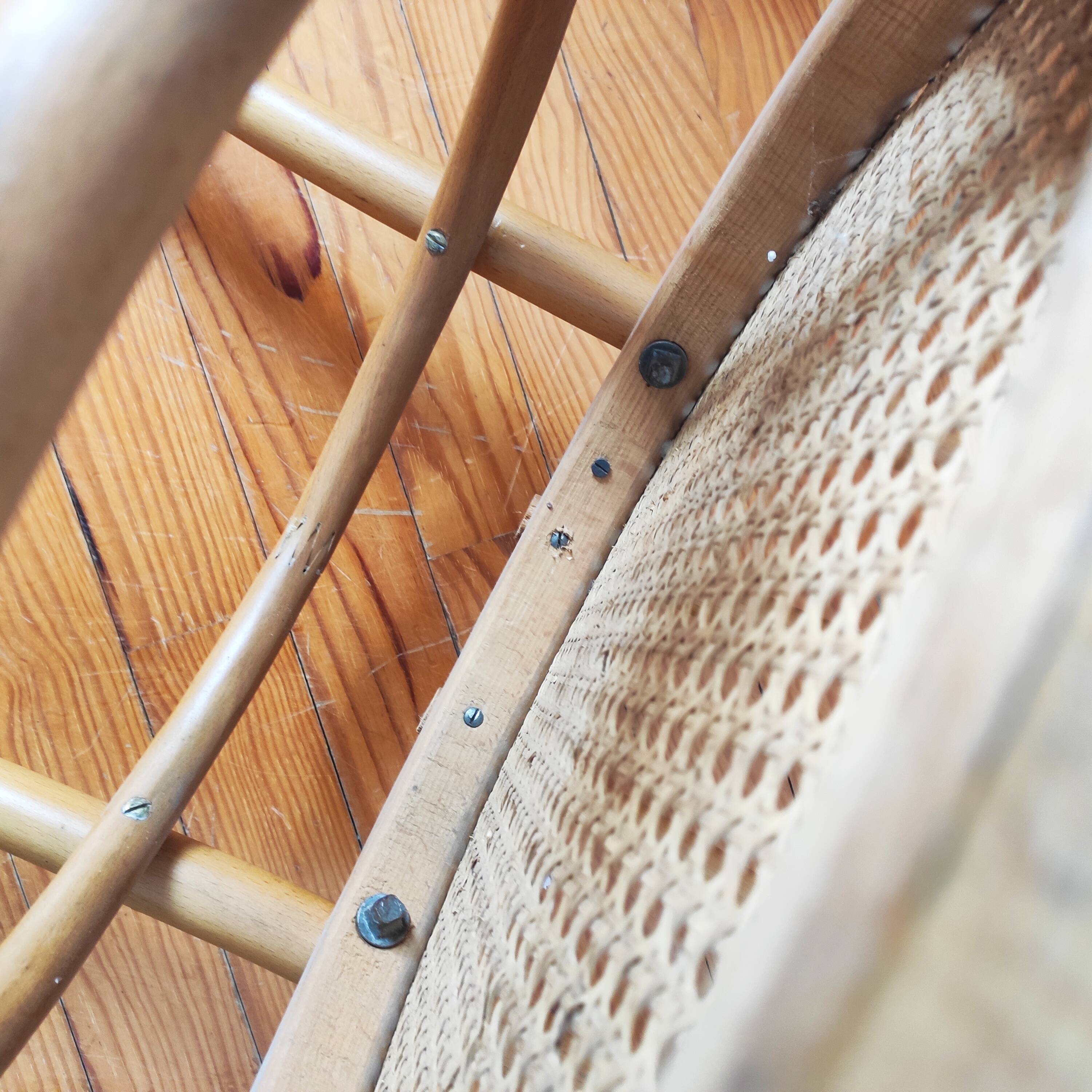 Chaise bistrot ancienne en bois blond courbé et cannage