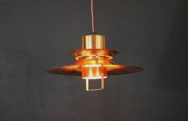 Lampe design scandinave du milieu du siècle par Vitrika   style cuivre massif noir   années 1960   Scandinave
