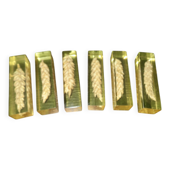 Knife holder inclusions