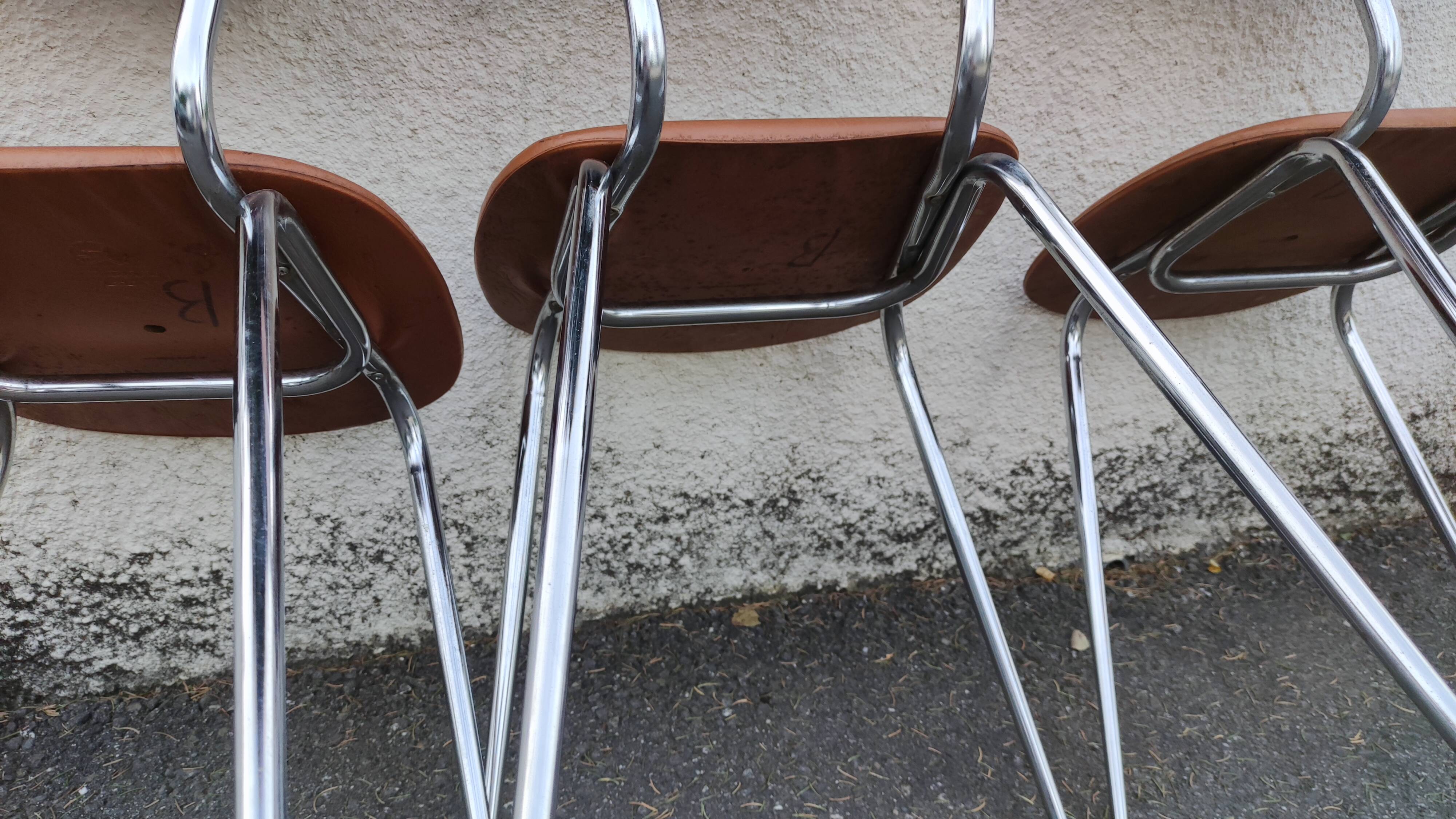 4 skaï chairs