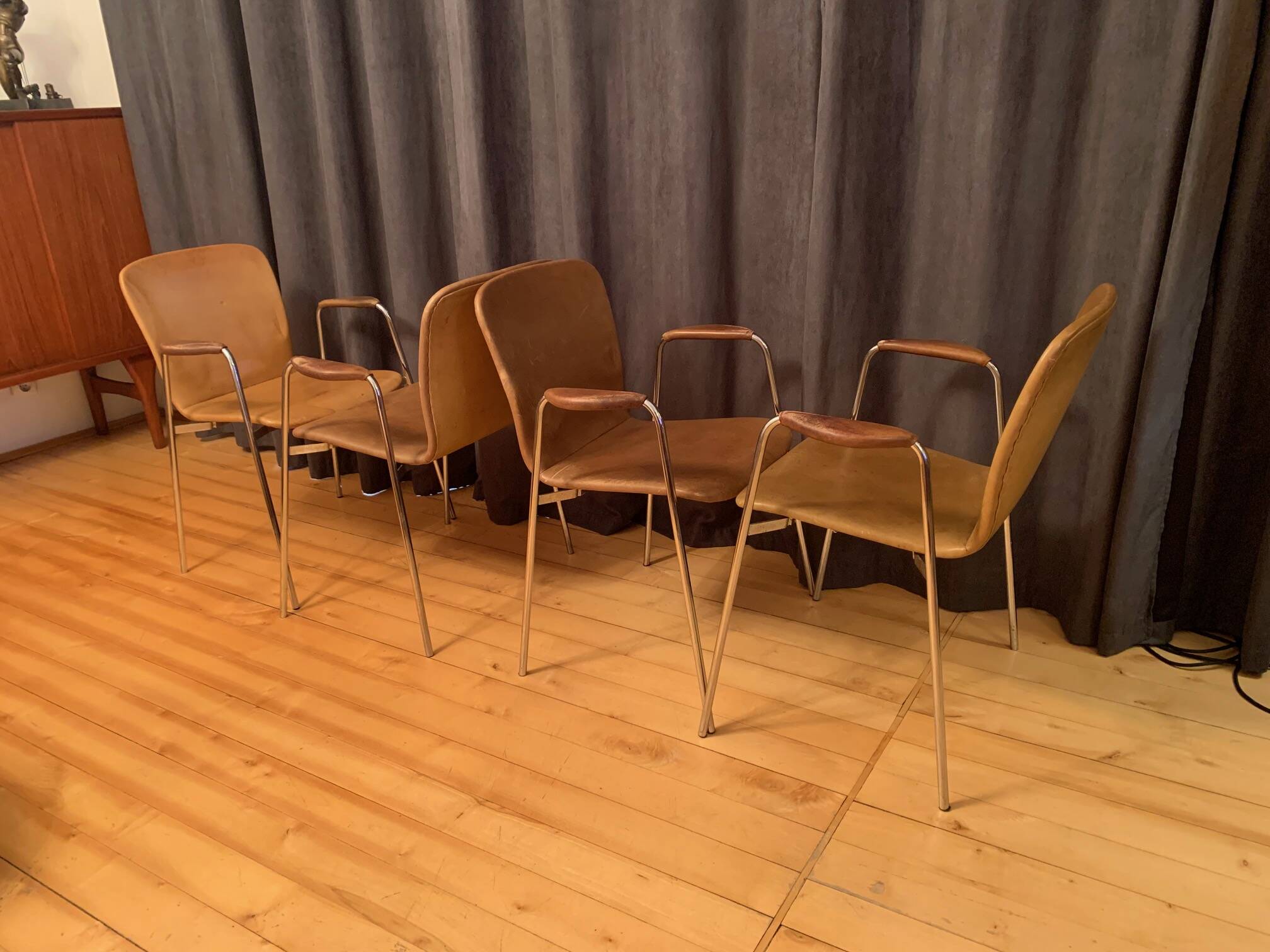 Ensemble de quatre chaises, Italie, années 1960