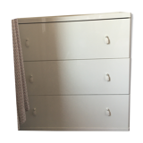 White room lancated three drawers details handles