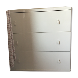 White room lancated three drawers details handles