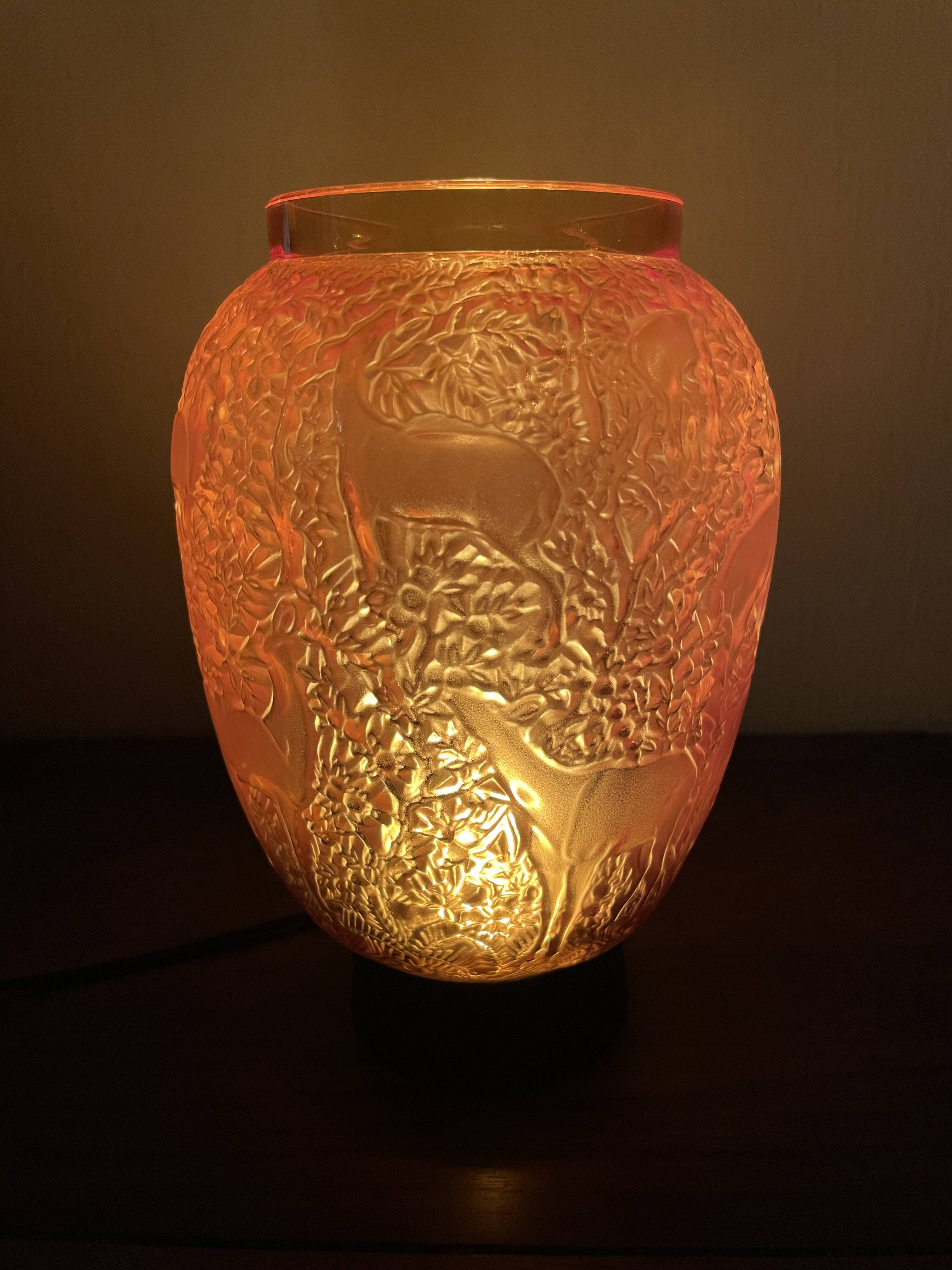 “Biches” crystal vase by Lalique – Amber
