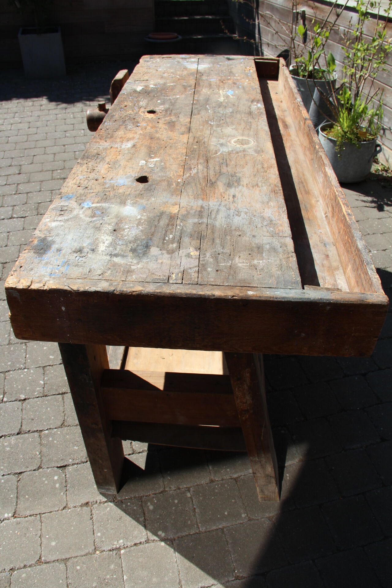 Industrial establishment with old vice 170 cm