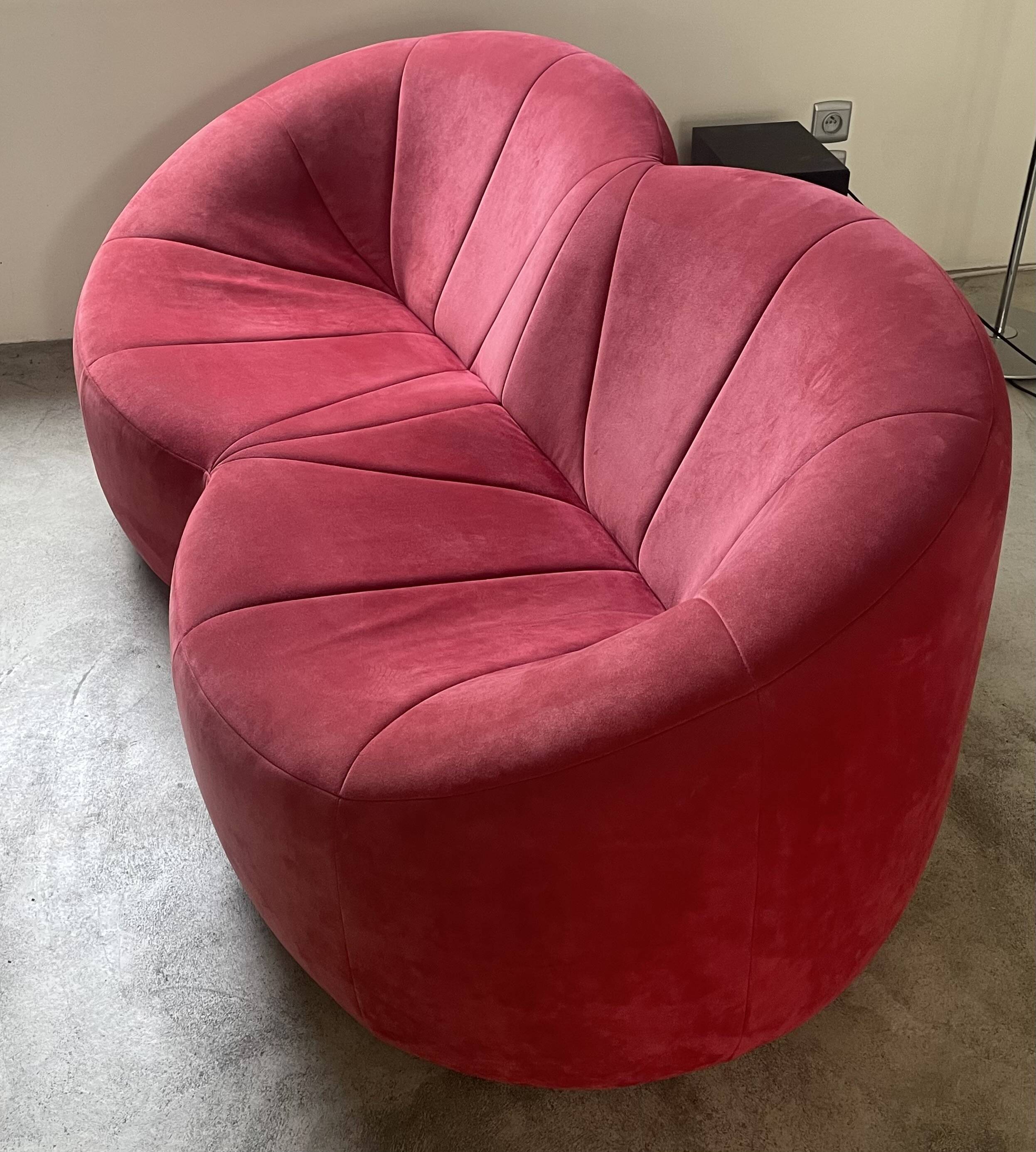 Canapé pumpkin 2 seats – pierre paulin for ligne roset – red alcantara