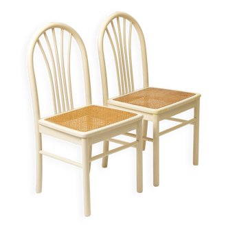Lot de 2 chaises de salle à manger postmodernes en bois peint en blanc et rotin, années 1980